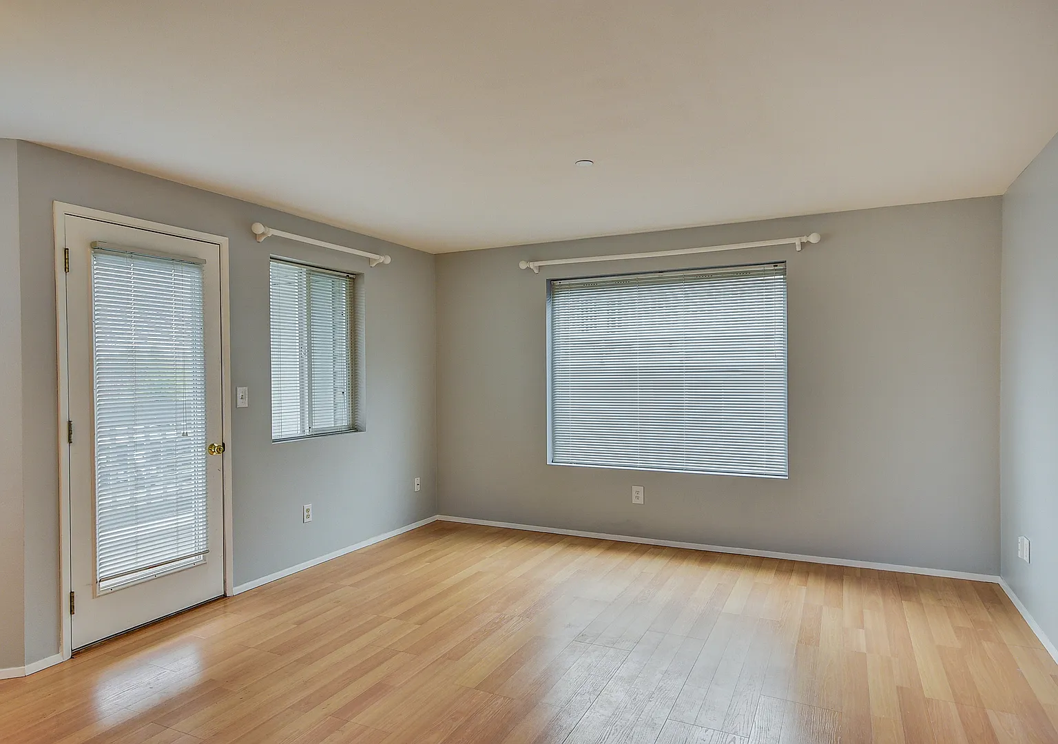 2 Bed 1.75 Bath Point of View Condo — Photo 4