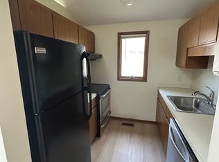 615 Oakridge Ct, Grand Haven, MI 49417