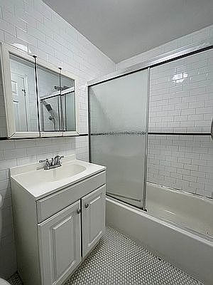5th image of 239 Henry St APT 3B