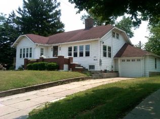 810 E 3rd St, Dixon, IL 61021