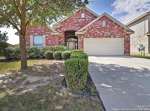 3rd image of 402 Loch Lomond Dr