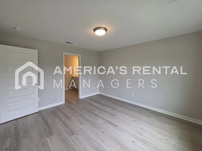 10304 Squires Way — Photo 39