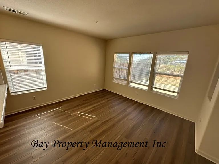 1124 Cobblestone St — Photo 4