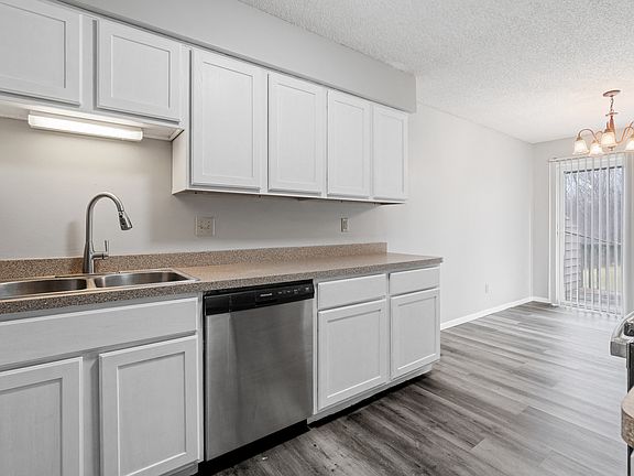 5th image of 3601 Crossroad Ct #C3606