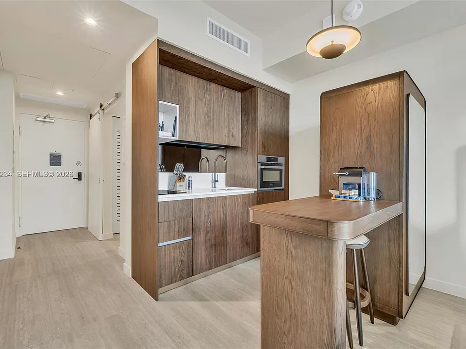 1611 SW 2nd Ave #713