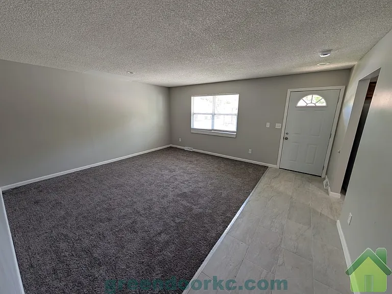 9152 W 78th Ter — Photo 3