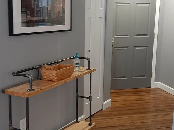 123 SW Jefferson Ave #E8b, Peoria, IL 61602