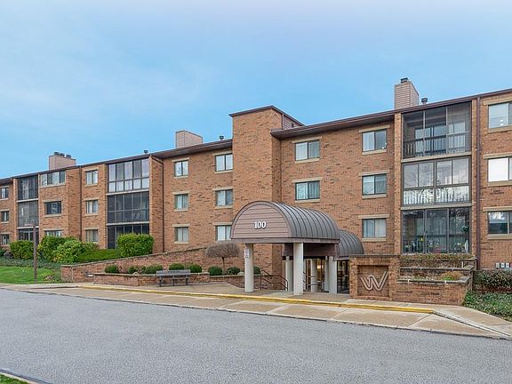 2nd image of 100 Fox Hollow Dr APT 303