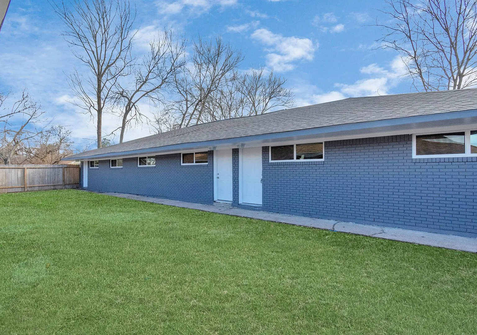 Nice 2 Bedroom 1 Bath With 1600 Sf — Photo 4
