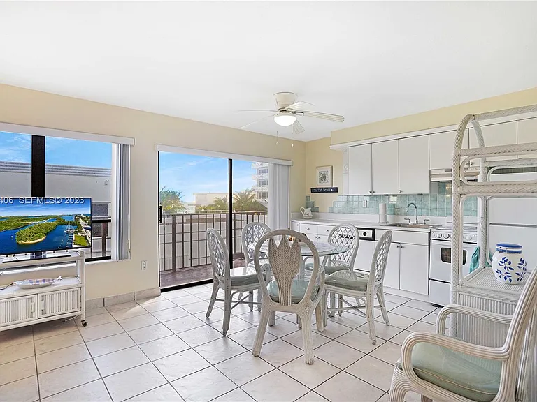 3215 N Ocean Dr #301 — Photo 5