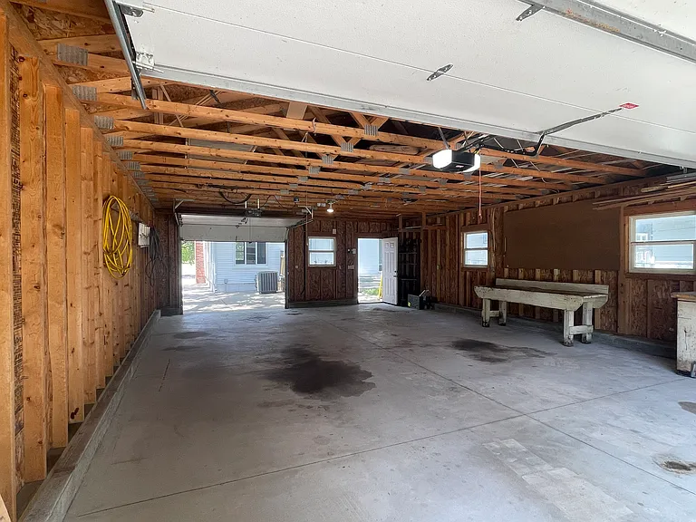 1042 N Amidon Ave — Photo 30