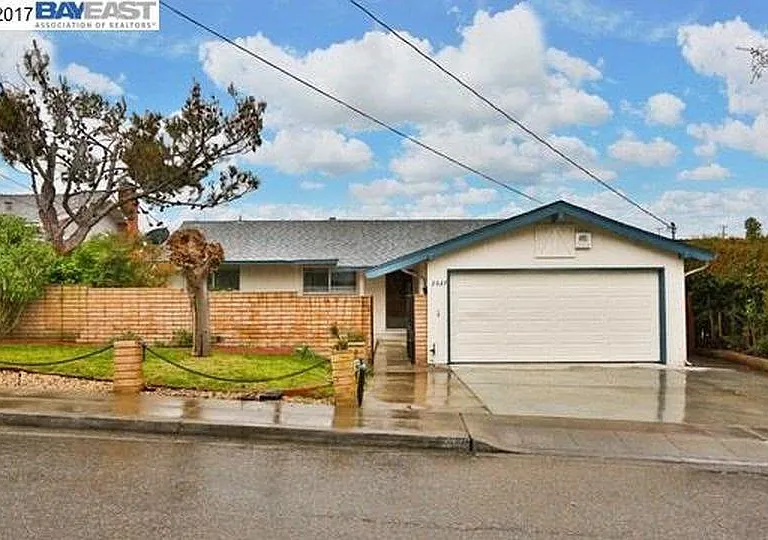 2027 Nina Ct — Photo 1