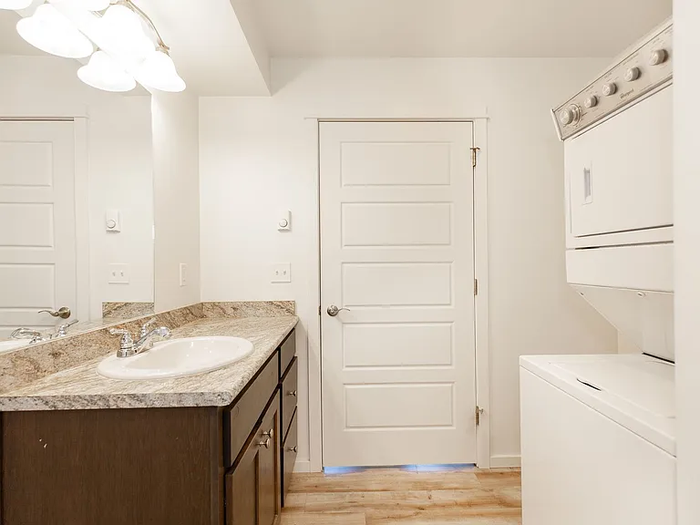Cottonwood Corner Apartments — Photo 70