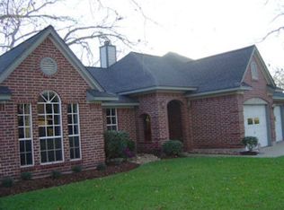 205 Zinnia St, Lake Jackson, TX 77566