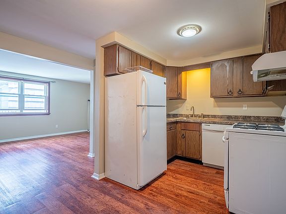 3rd image of 578 Taunton Pl APT 1
