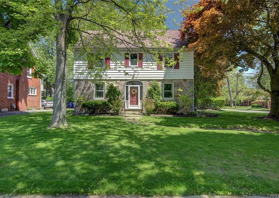 1st image of 136 Lamarck Dr
