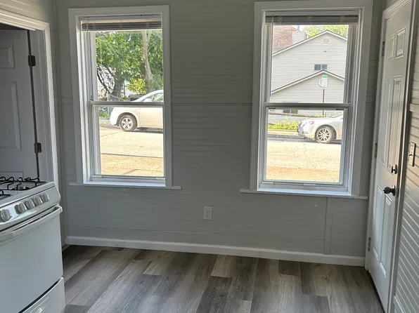 140 Sayles St APT 10, Woonsocket, RI 02895