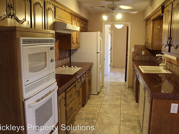 3rd image of 3100 Toreador Dr NE