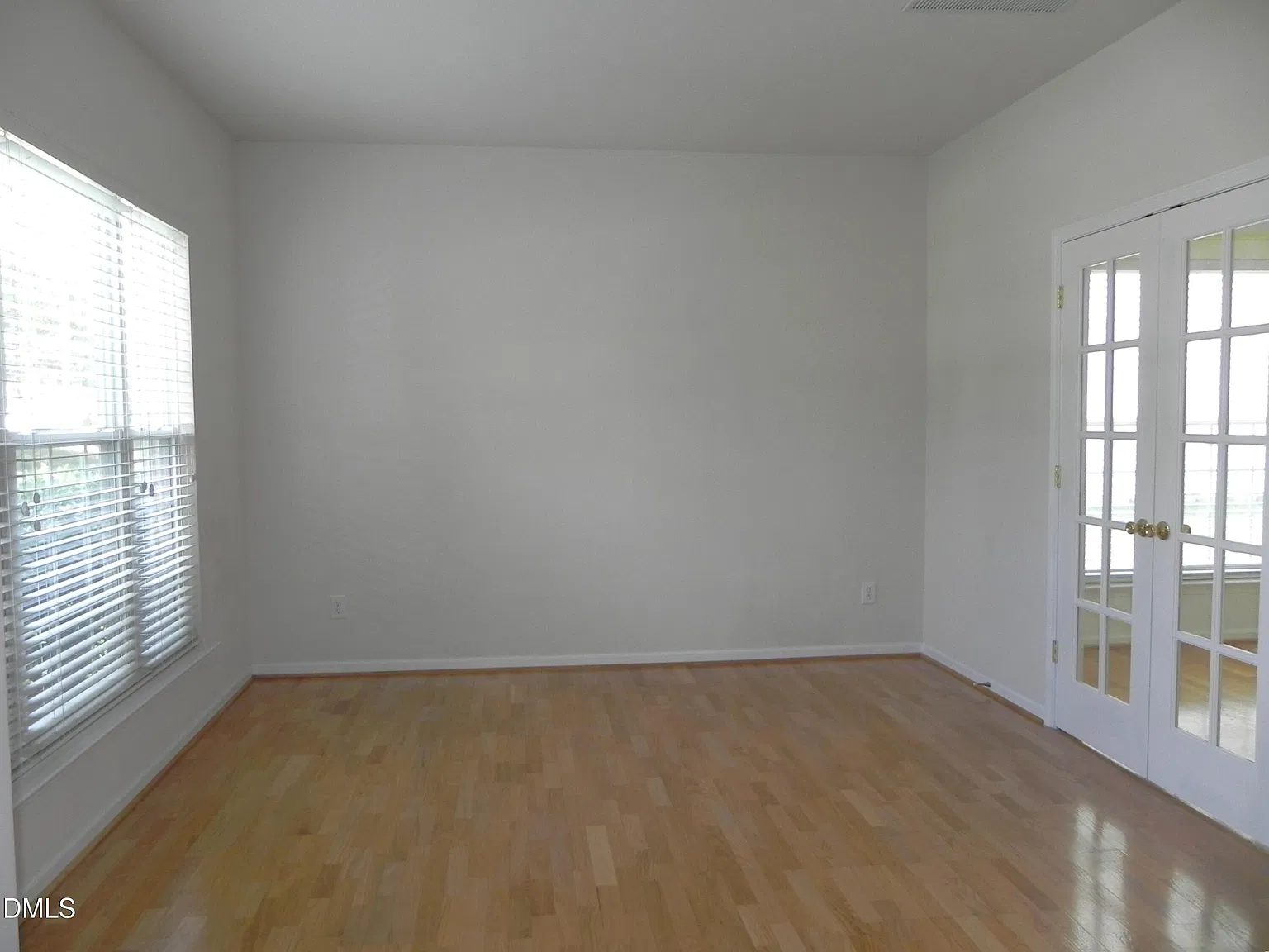 3 bed, 2.5 bath, 2728 sqft, $2,400 — Photo 4