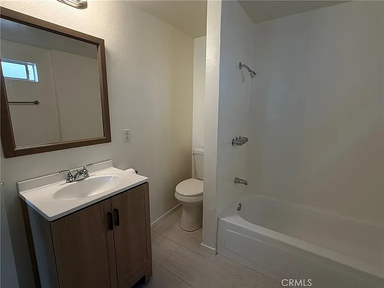 248 S Redwood Ave — Photo 4