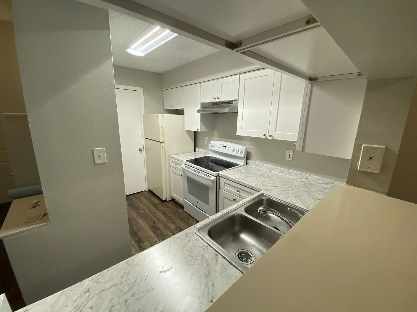 Completely remodeled 2 bedroom 2 bathroom at Oasis at Pearl Lake! — Photo 3