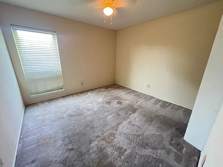2107 Victoria Rd — Photo 30