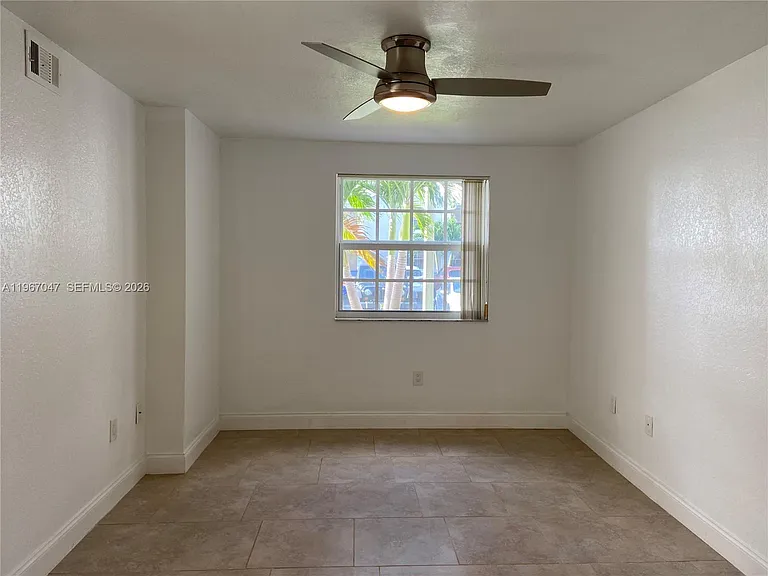 2841 N Oakland Forest Dr — Photo 8