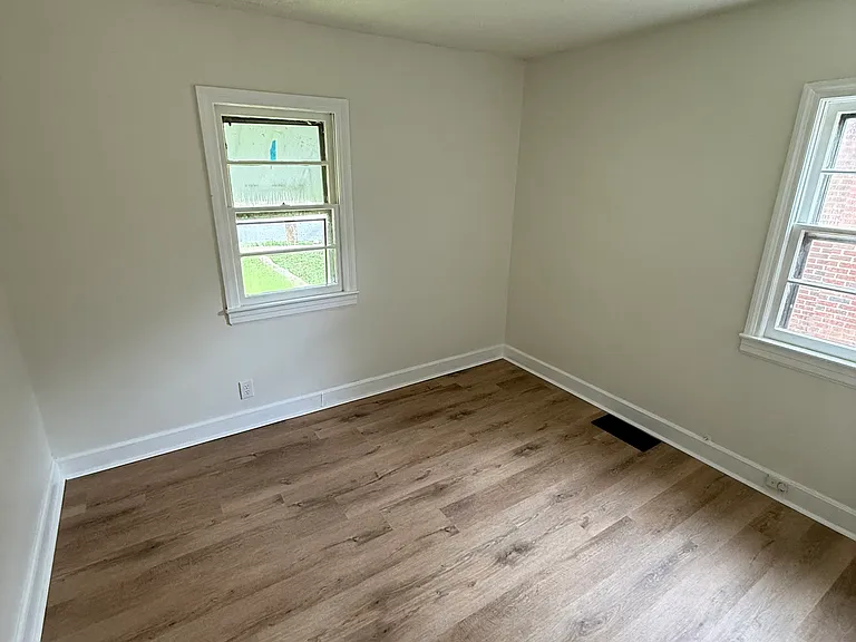 1701 N Jackson Ave — Photo 3