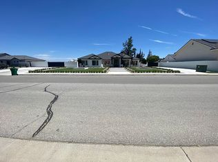 3825 Phairfield St, Bakersfield, CA 93314
