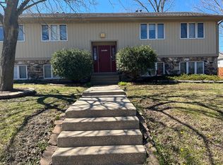 301 N 15th St, St Charles, IL 60174