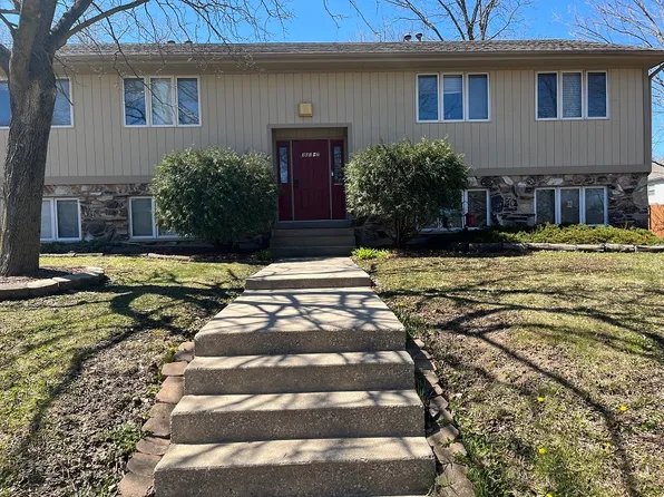 301 N 15th St, St Charles, IL 60174