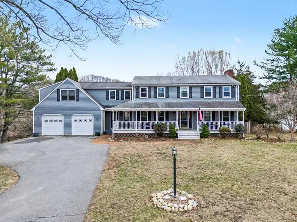 385 W Wrentham Rd, Cumberland, RI 02864