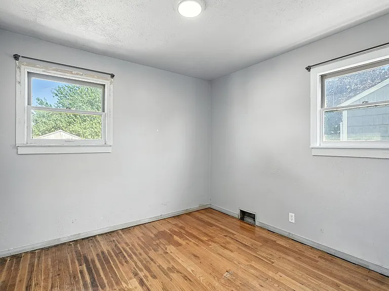 2609 E 1st Ave — Photo 7