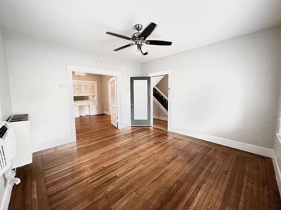 4th image of 827 24th St APT 1