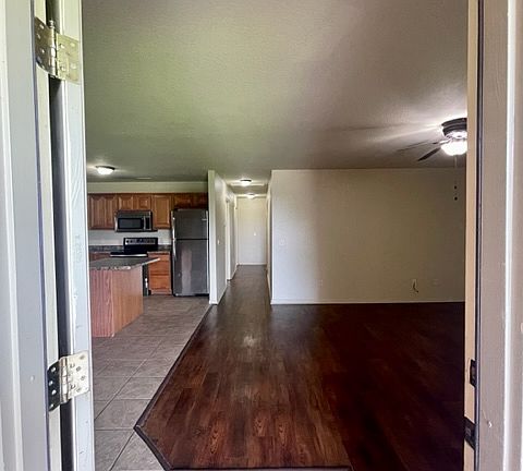 4th image of 3004 S B St