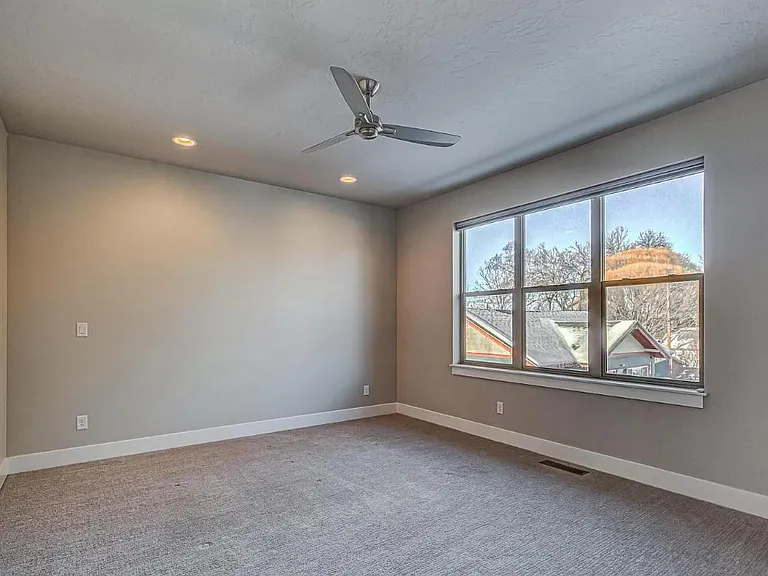 6416 W Glencrest Ln — Photo 9