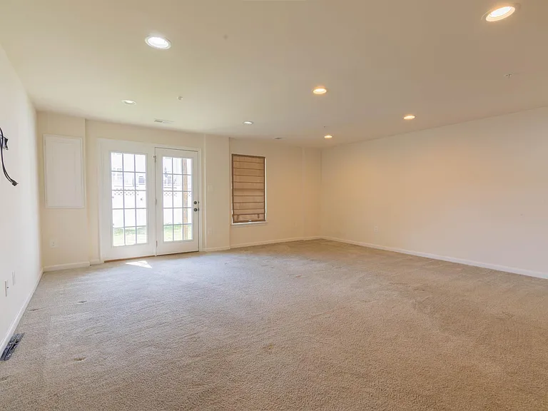 6407 Walcott Ln — Photo 32