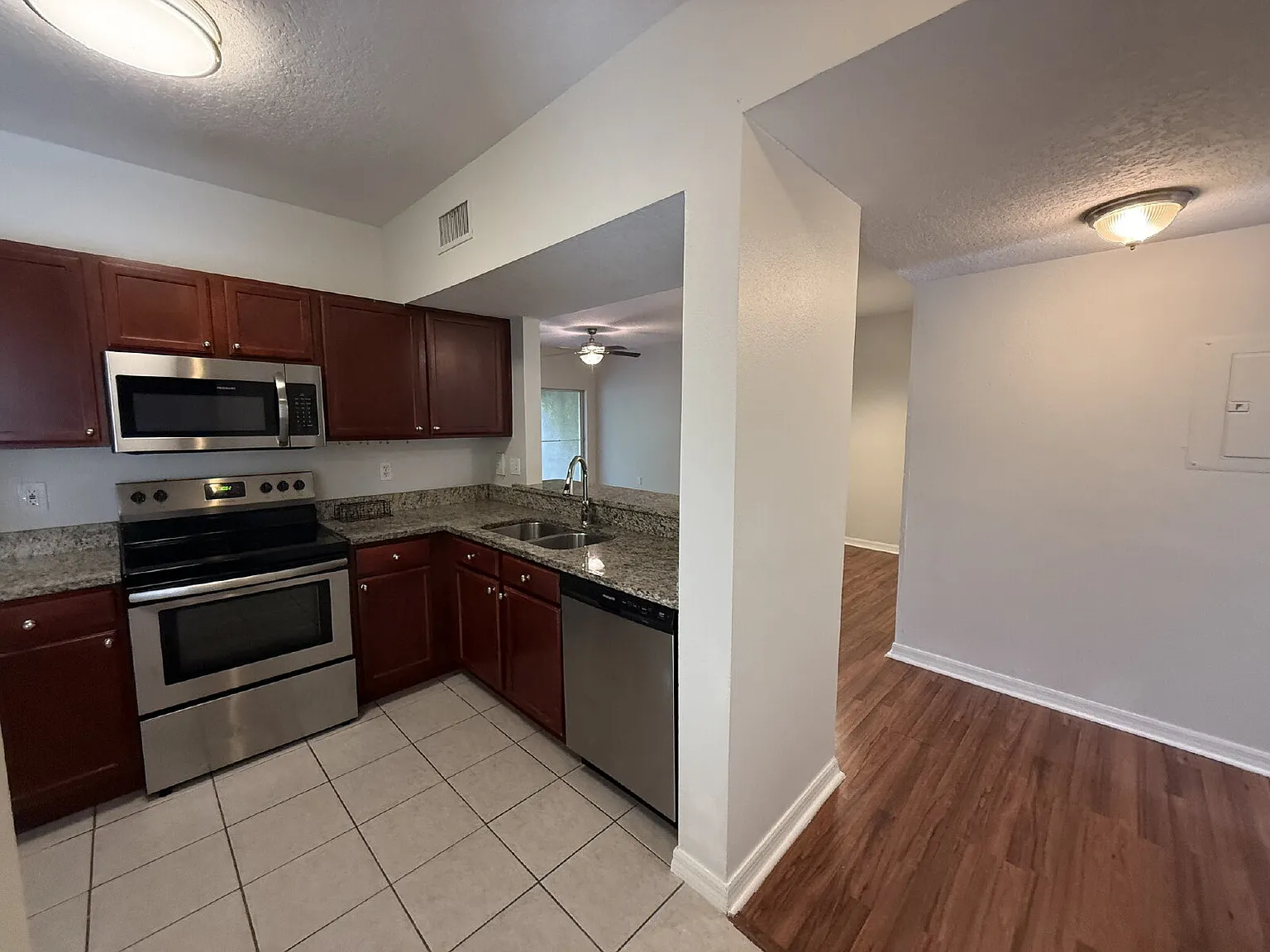 3 bed, 2.0 bath, 1124 sqft, $1,850 — Photo 4