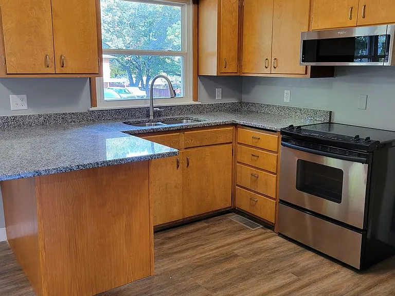 220 Church St — Photo 5