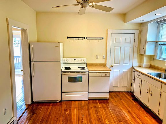 3rd image of 553 Hancock St #1