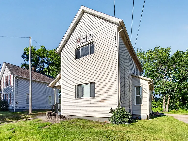 511 Brown St — Photo 3