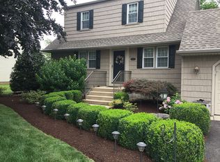 1040 Mearns Rd, Warminster, PA 18974