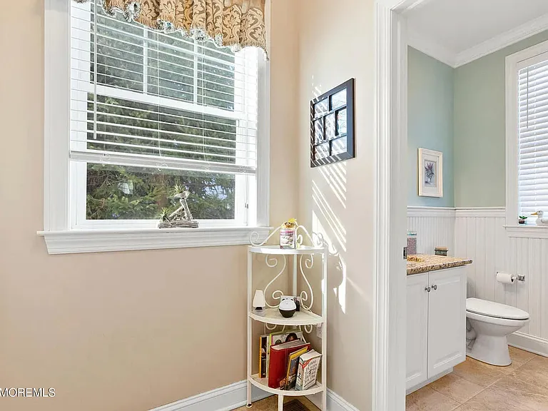 15 S Jackson Ave — Photo 16