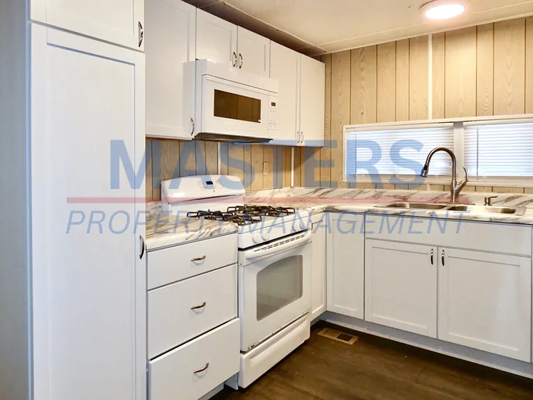 10635 Ford Rd — Photo 4
