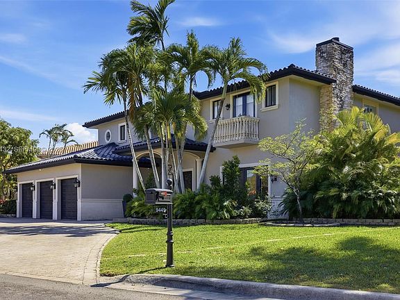 3rd image of 9449 NW 54th Doral Circle Ln