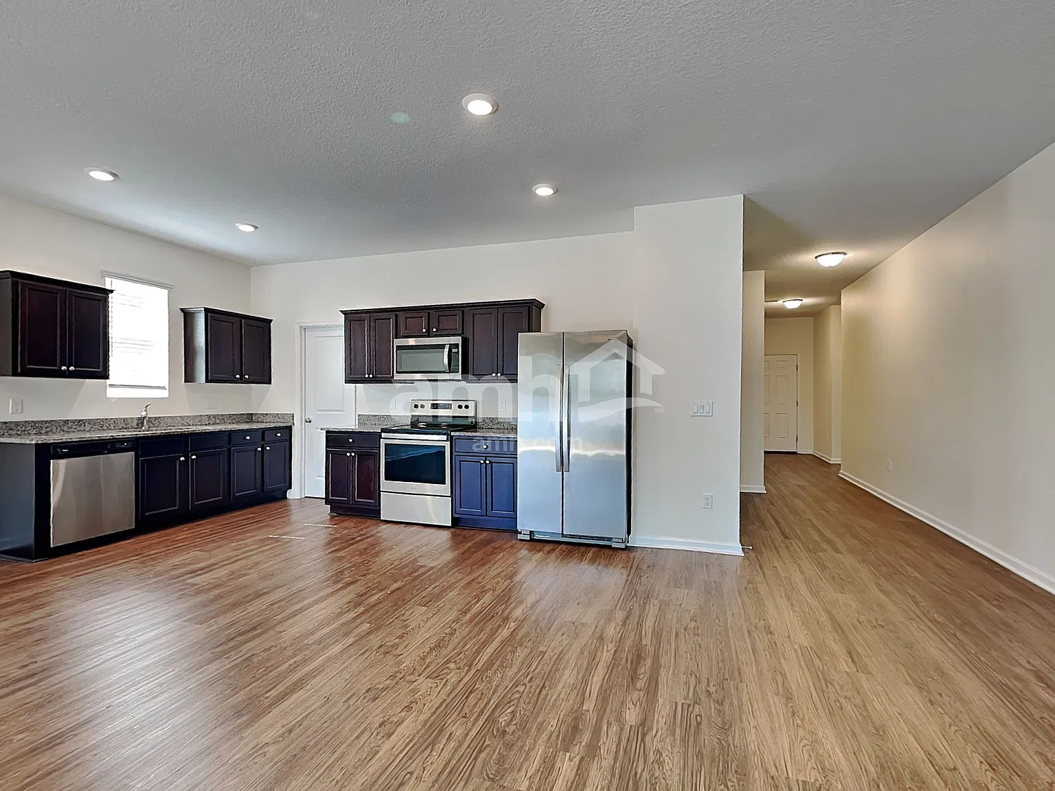 3 bed, 2.0 bath, 1641 sqft, $2,130 — Photo 3