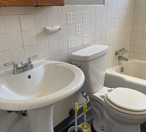 5th image of 372 Norfolk Ave #2