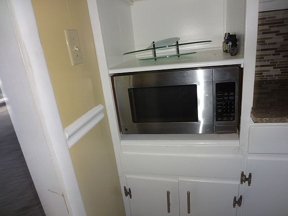 5th image of 812 Macedonia St