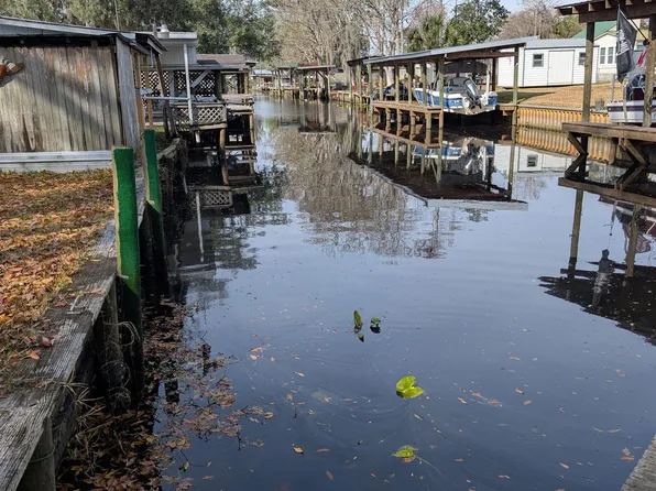 102 Edgewater Rd, Satsuma, FL 32189