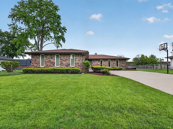 2nd image of 106 N Brookshore Dr